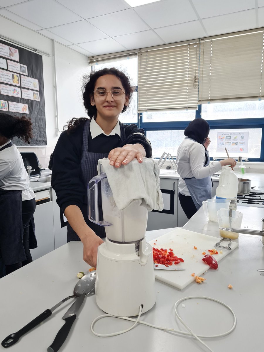 MrsJamesKitchen's tweet photo. @MarcusRashford @ChefTomKerridge Amazing sweetcorn & red pepper chowder made by 10FPN @Whitefield_NW2 as part of their unit on carbohydrates the starch in the potatoes helps to thicken the soup when blended with milk to give a smooth white base 70p 2 portions #completemeals https://t.co/2Z4HtSJAZd