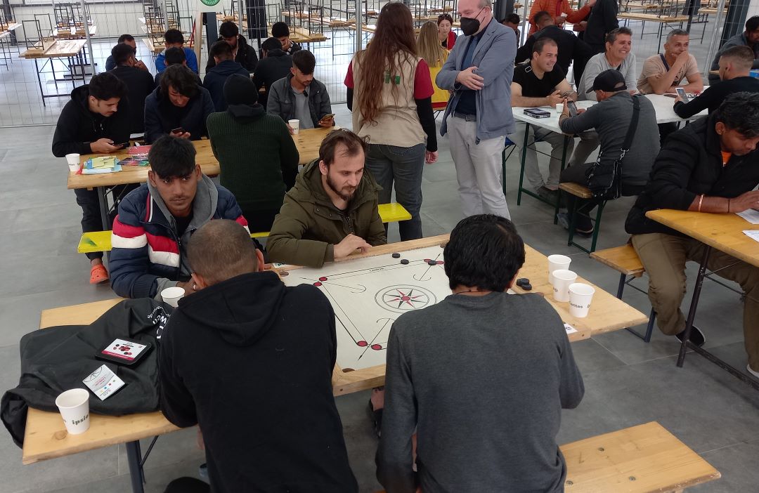 caritas_milano's tweet photo. Il 10 maggio sono stati inaugurati a #Lipa due nuovi edifici per umanizzare la vita nel #campoprofughi. È un altro contributo di Caritas e Ipsia alla realizzazione del nuovo #Centrodiaccoglienza e alla dotazione di spazi e attrezzature per i migranti in transito. 

#BalkanRoute https://t.co/7EeV4uPdZG