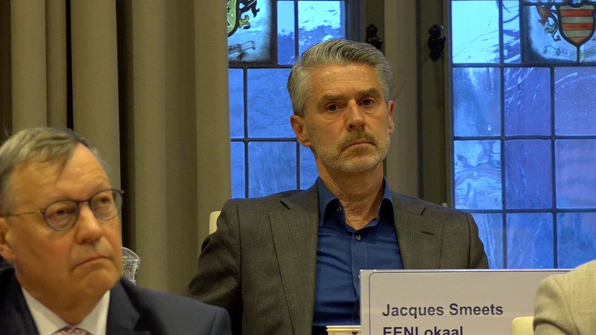 Venlo heeft de komende jaren vijf wethouders. EENLokaal levert twee wethouders, CDA, PvdA en GroenLinks alle drie één. Tom Verhaegh en Jacques Smeets zijn de nieuwe gezichten in het stadsbestuur.
omroepvenlo.nl/nieuws/artikel…