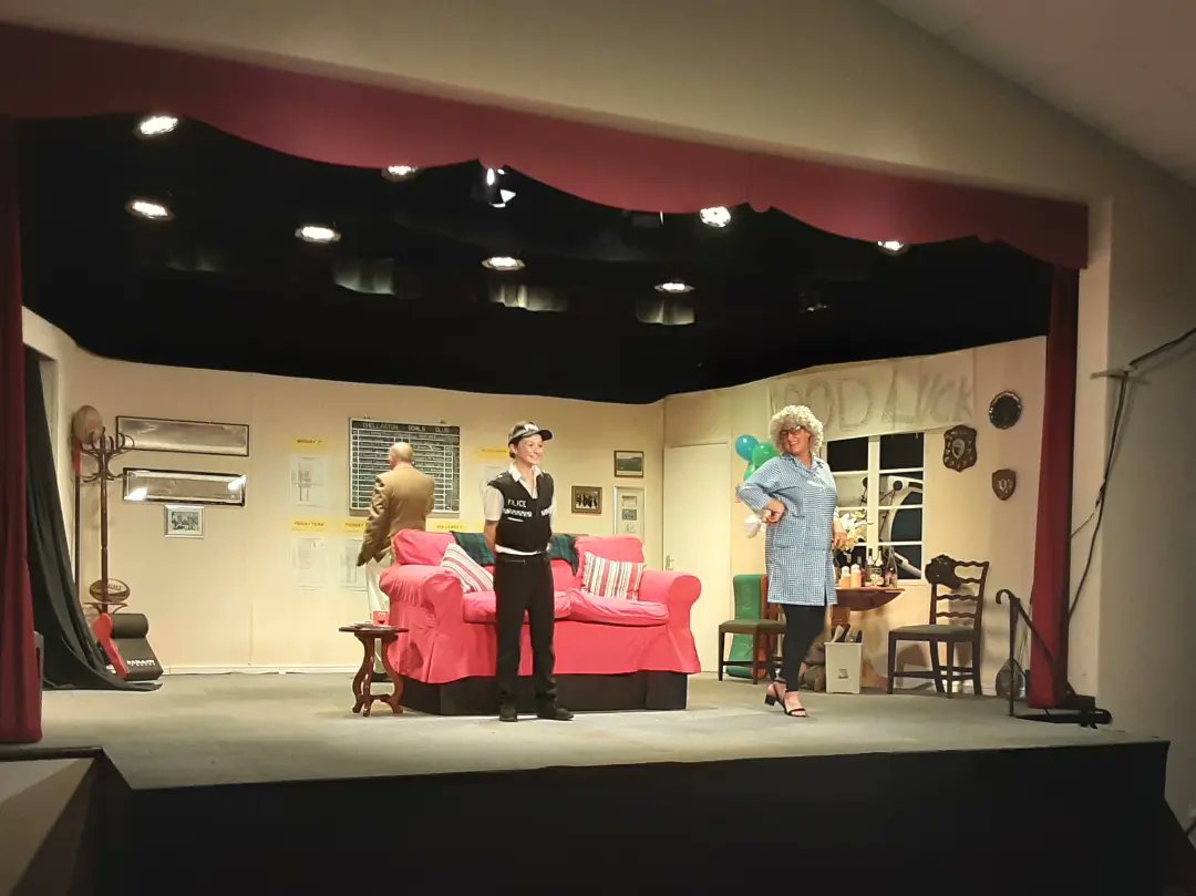 ChelloPlayers's tweet photo. What a fantastic opening night!! Another sold out show tonight! See you there!! https://t.co/UmFwcwEv8F