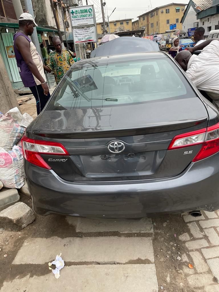 IELAutos1's tweet photo. *MUST GO: ‼️Toks 2013▫️ Toyota Camry SE▫️minor door impact accident▫️ 4plugs(Venza Engine)▫️everything working perfectly going for N4.5M▫️@OBALENDE*‼️‼️ https://t.co/tsFsVwigkO