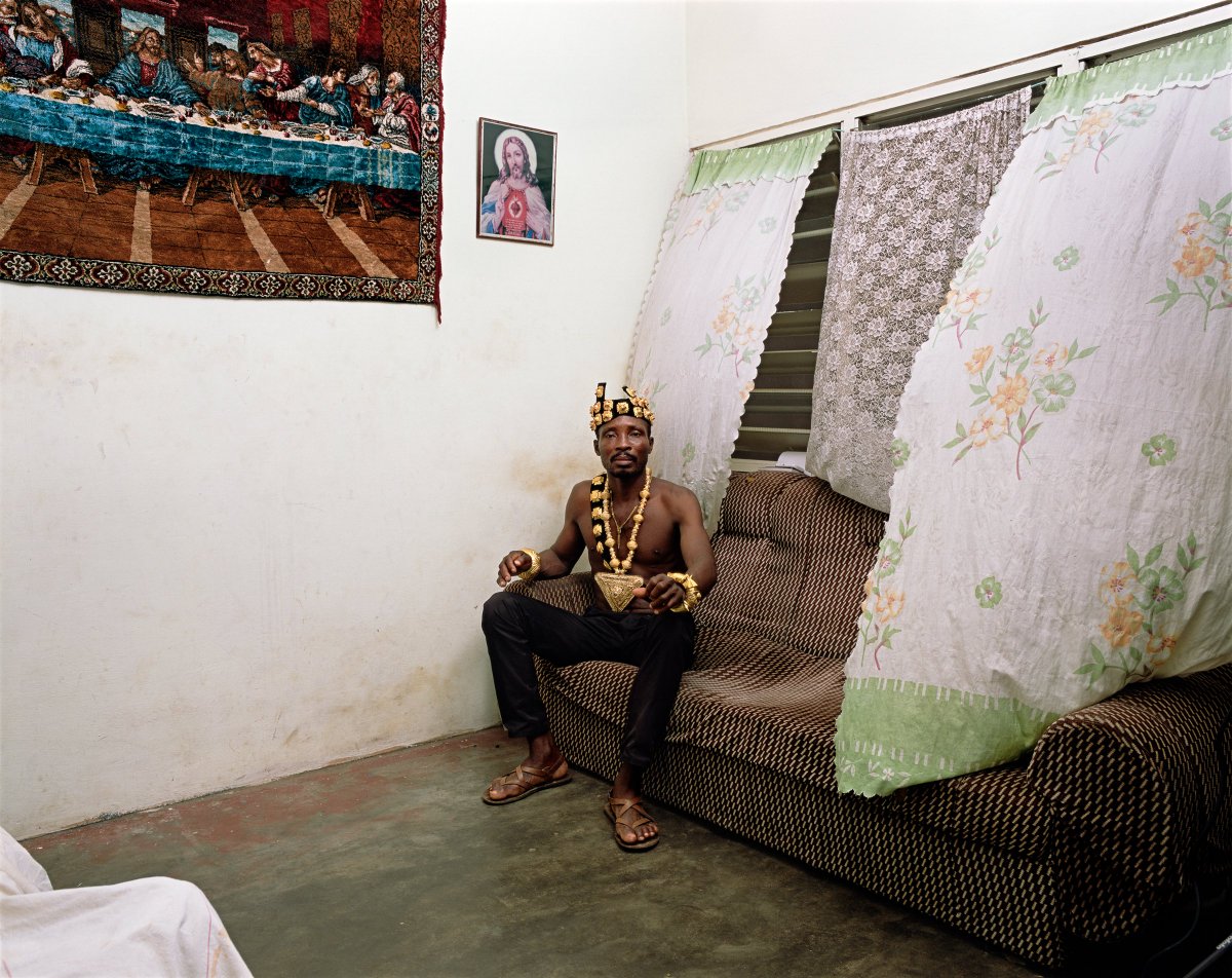 TPGallery's tweet photo. Another huge congratulations to Deana Lawson for winning the #DBPFP22 award for her exhibition, Centropy held at Kunsthalle Basel, in Switzerland from 9 June to 11 October 2020.
📸 Chief, 2019 © Deana Lawson, Courtesy of Sikkema Jenkins & Co., NY; David Kordansky Gallery, LA https://t.co/LHPVn1u3VY