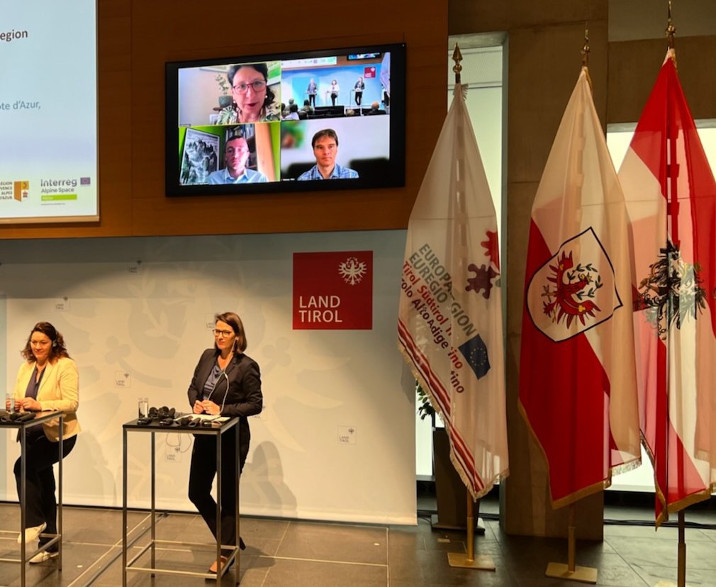 LaurenceBoetti's tweet photo. Ravie de représenter ce matin @MaRegionSud à la conférence sur la #mobilité du groupe 4 de  @_Eusalp @Innsbruck
La labellisation de la ligne ferroviaire 
Nice Breil Cuneo Vintimille permettra d'intégrer le réseau Européen de transport RTE -T   en 2023 
@reseauMOT
@Nice_Matin https://t.co/DDZu5MQ56z