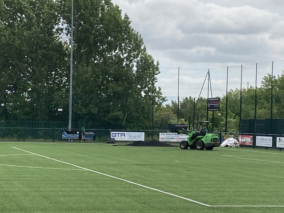 Handsworth_FC's tweet photo. The work never stops especially on our  3G …. 7 tonne of granular top up administered expertly by our service partners @Tech_Surfaces  👍⚽️ https://t.co/Kvyezq9R8i