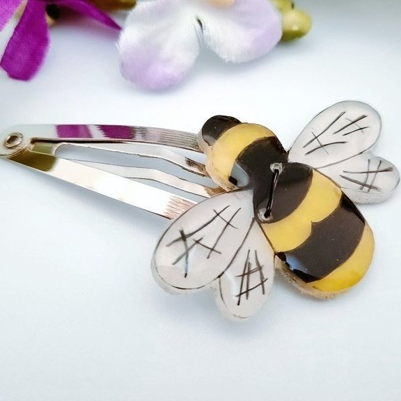 <a href="/BritishCrafting/">BritishCraftHouse</a> My fav item in my shop at the moment is this bee hair clip thebritishcrafthouse.co.uk/product/cute-b… #TBCHpowerhalfhour #bees  #hair