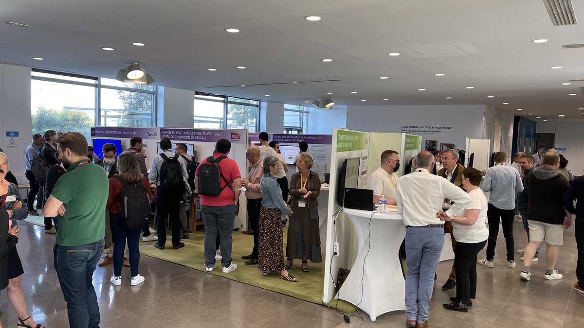 EmmanuelTEBOUL's tweet photo. Hier, à la SNCF, avait lieu un forum présentant toutes les actions entreprises pour améliorer l'information voyageur. 2000 personnes ont fait le déplacement et ont pu découvrir, partager, échanger, ... 
Merci à tous les exposants
Merci à l'équipe d'organisation
#InformationFirst https://t.co/bNNKw2vrb8