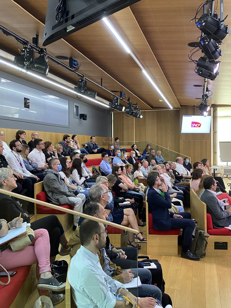 Hier, à la SNCF, avait lieu un forum présentant toutes les actions entreprises pour améliorer l'information voyageur. 2000 personnes ont fait le déplacement et ont pu découvrir, partager, échanger, ... 
Merci à tous les exposants
Merci à l'équipe d'organisation
#InformationFirst