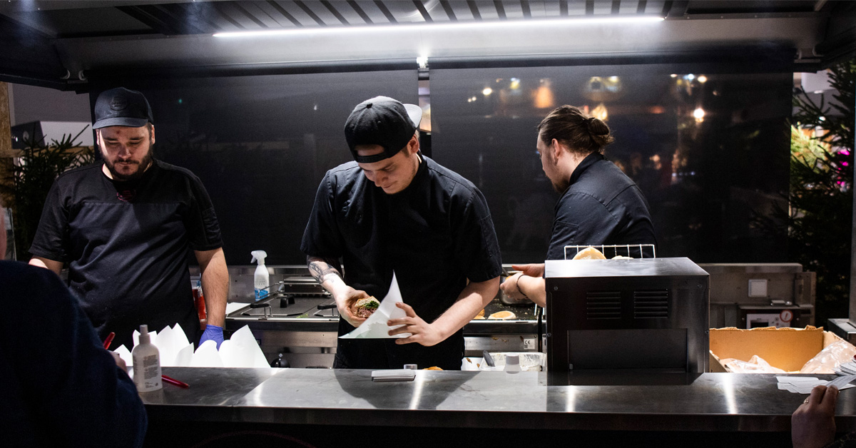 "Gastro Helsinki pohtii ratkaisuja ja tekoja, joilla työvoimapulaa helpotetaan ja ala nostetaan houkuttelevaksi työnantajaksi", sanoo Gastro Helsingistä vastaava liiketoimintapäällikkö Lumia Ankkuri.
Lue lisää: hubs.la/Q01bcXSB0
#gastrohelsinki #gastrohelsinki2022 #horeca