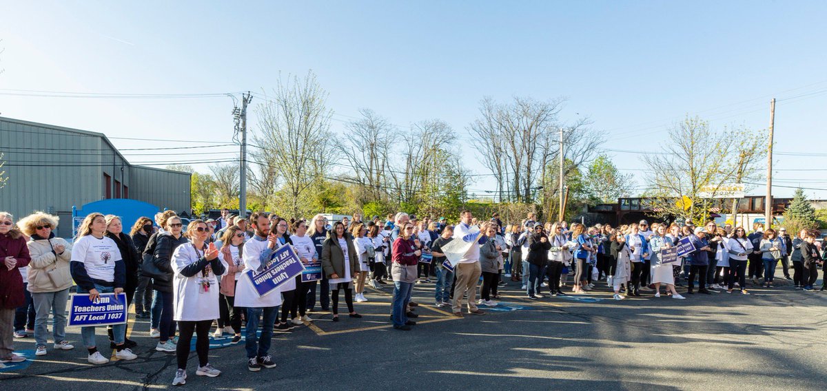 AFTMass's tweet image. Our @LTU1037 members standing up for their students and schools #classsize #caseload #solidarity