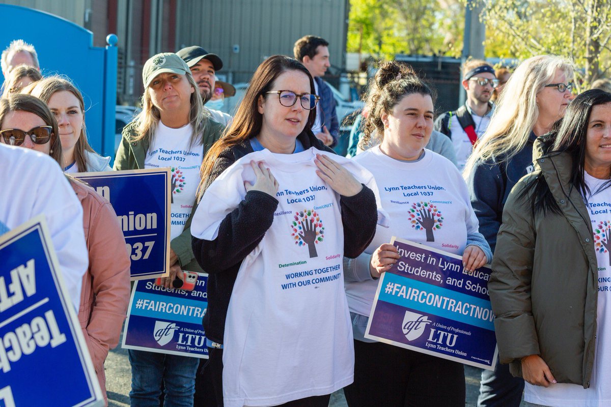 AFTMass's tweet image. Our @LTU1037 members standing up for their students and schools #classsize #caseload #solidarity