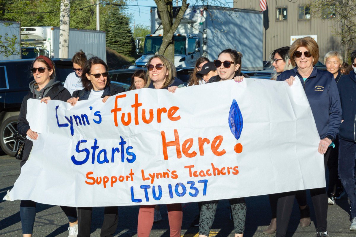 AFTMass's tweet image. Our @LTU1037 members standing up for their students and schools #classsize #caseload #solidarity