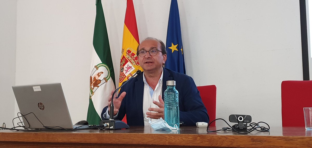 Estrelaromero2's tweet photo. Finalizamos las Jornadas de protección de patrimonio histórico en emergencias con la presentación de Pablo Muñoz @BomberosCuenca 
@Fundacion_Fuego 
Gestión del patrimonio en ciudades patrimonio de la humanidad
@SubdeGobGranada 
@proteccioncivil 
@E112Andalucia 
@ https://t.co/or31BfrrpD