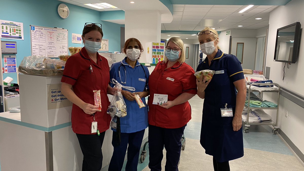 TraceyMurphy123's tweet photo. @Nursey_sarah72 @NCA_IRNursing @SRFTRenal @NCAlliance_NHS Celebration of Nursing Day continues at Salford Care Org .. fruit, juice and pamper kits given out across the organisation today! https://t.co/aLPgpsbt38
