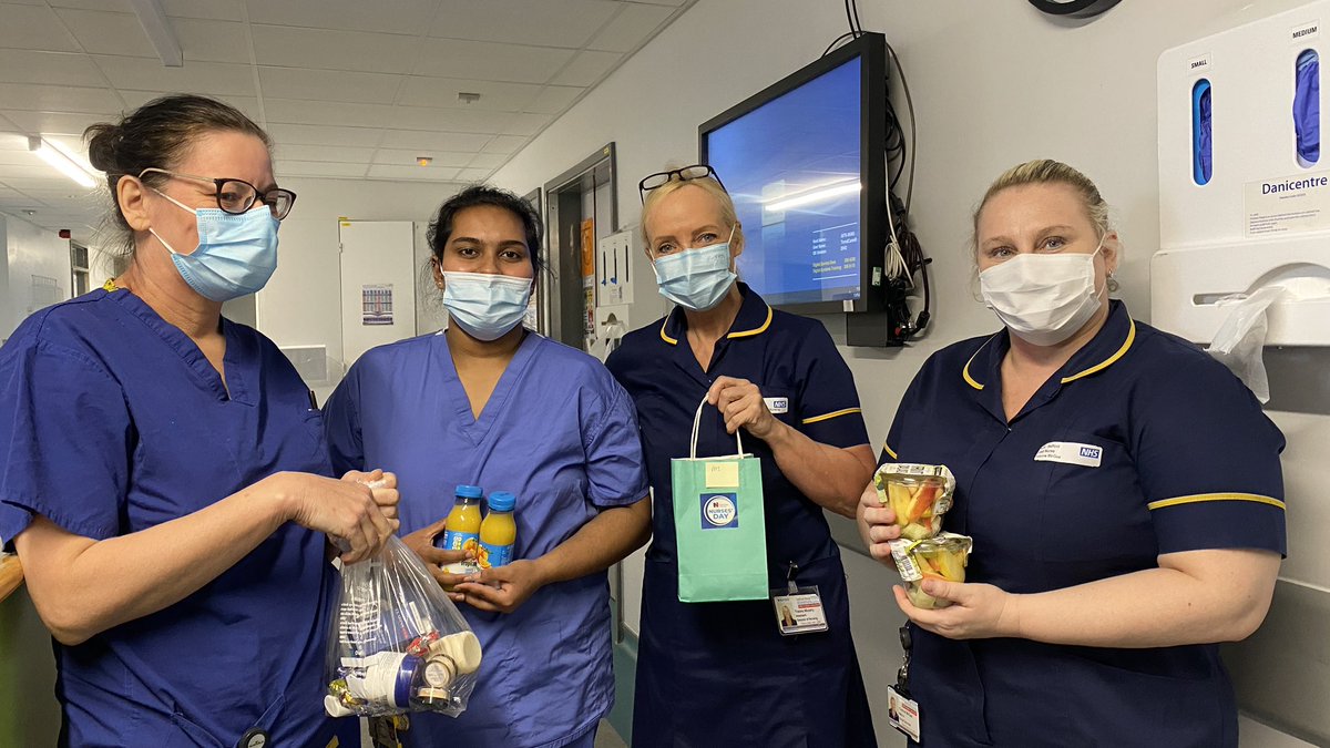 TraceyMurphy123's tweet photo. @Nursey_sarah72 @NCA_IRNursing @SRFTRenal @NCAlliance_NHS Celebration of Nursing Day continues at Salford Care Org .. fruit, juice and pamper kits given out across the organisation today! https://t.co/aLPgpsbt38