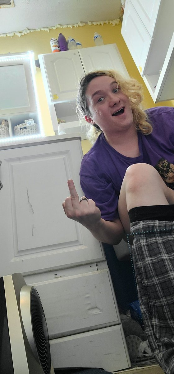 JunipSargent's tweet photo. @anything4views @prezoh #poopselfie https://t.co/XbiI0w3knV