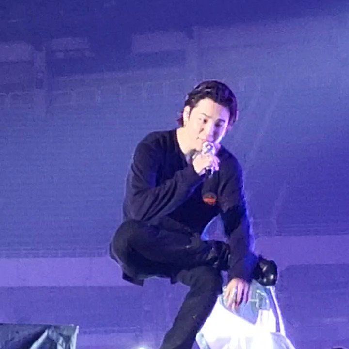 jmserendipity13's tweet photo. jimin without chair defying gravity https://t.co/uduhttOpZE