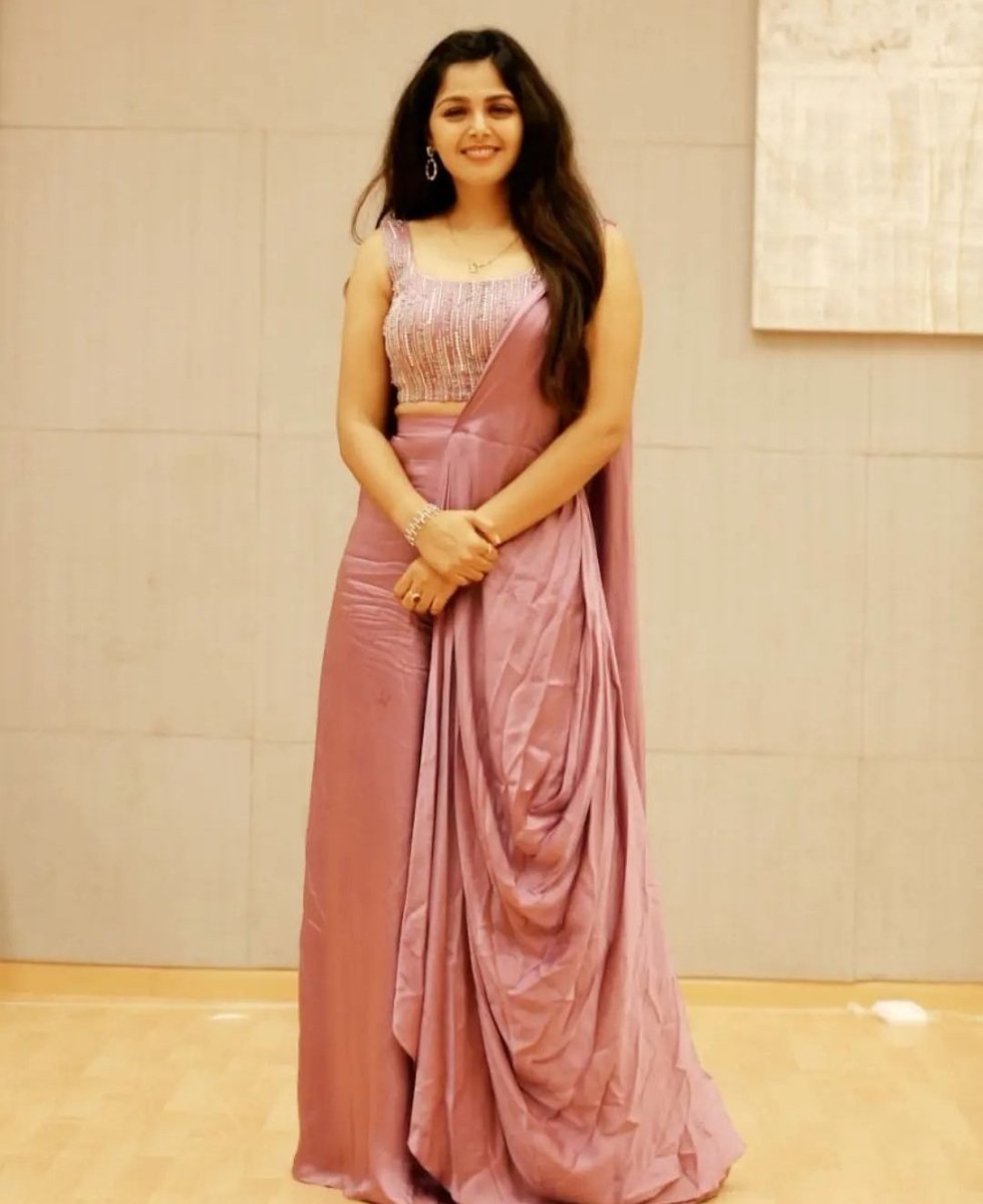 KavyaThis's tweet photo. She is beautiful both inside and outside #HBDRavishingBeautyMonalGajjar https://t.co/IJymegTiDT