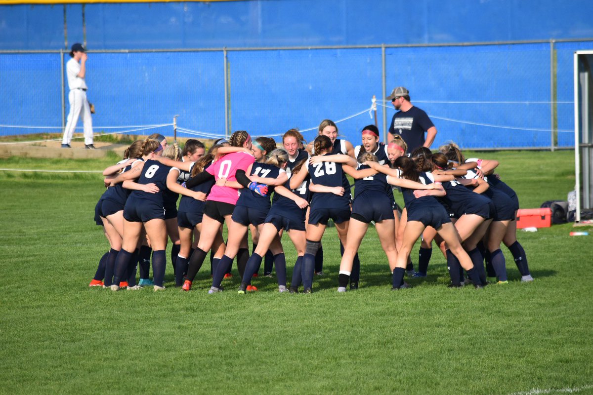 erikasmiley17's tweet photo. so proud of this team!! undefeated confrence champs🐺⚽️ @OEHSGirlsSoccer  #back2back https://t.co/hcoUDYaCX3