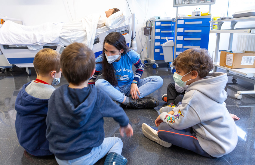 250 niños participan en una actividad para"generar cultura de salud en la población infantil".
Estudiantes de <a href="/enfermeriaunav/">Facultad Enfermería</a> impartieron talleres en el Centro de Simulación a escolares de Educación Infantil, aulas alternativas y unidades de transición.
👉 unav.edu/noticias/-/con…