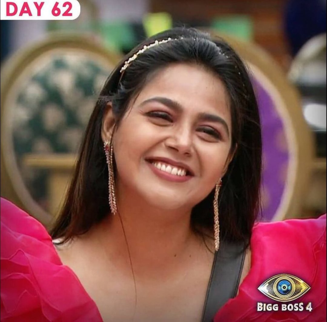KavyaThis's tweet photo. One of my favourite outfit of her , she was like a doll #HBDRavishingBeautyMonalGajjar https://t.co/g0NLVqLAXq