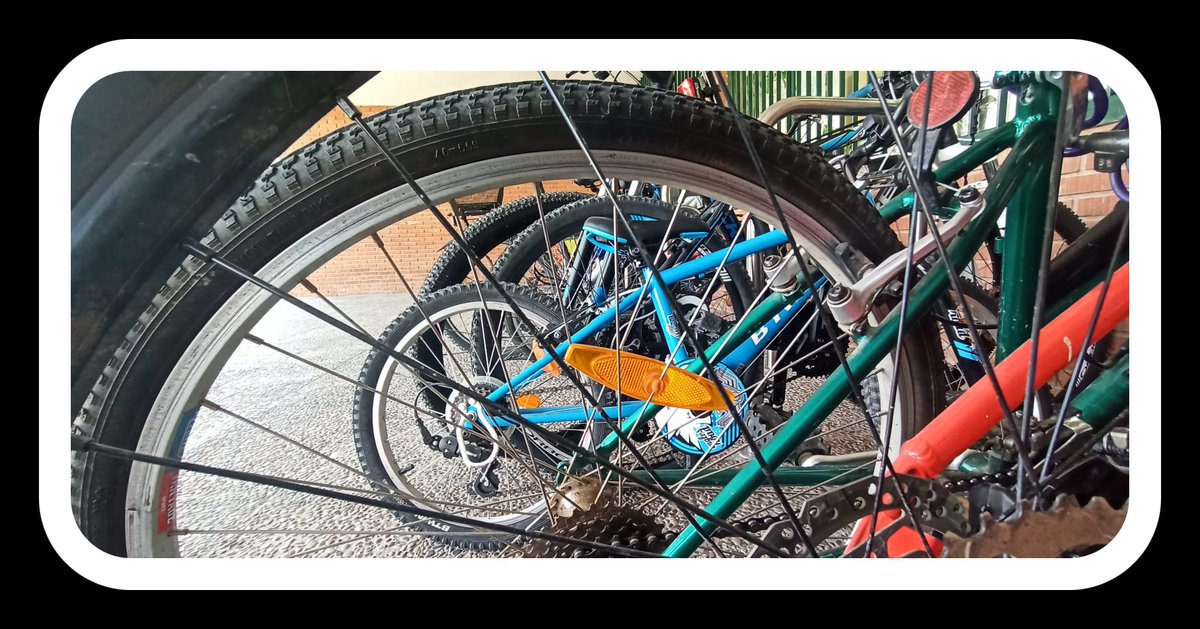 ceipOBN's tweet photo. Primer viernes del proyecto de sostenibilidad ¿VIERNES en bici o VIERNES andando? 🚲🚶🚶‍♀️🚍

Esta es la estadística de los niñxs que han venido en transporte saludable vs automóvil.

Enhorabuena a todxs
#concienciaecológica #desarrollosostenible
@FAPARioja @C_DAD_S @30deblogrono https://t.co/Lh9IxSbgFe