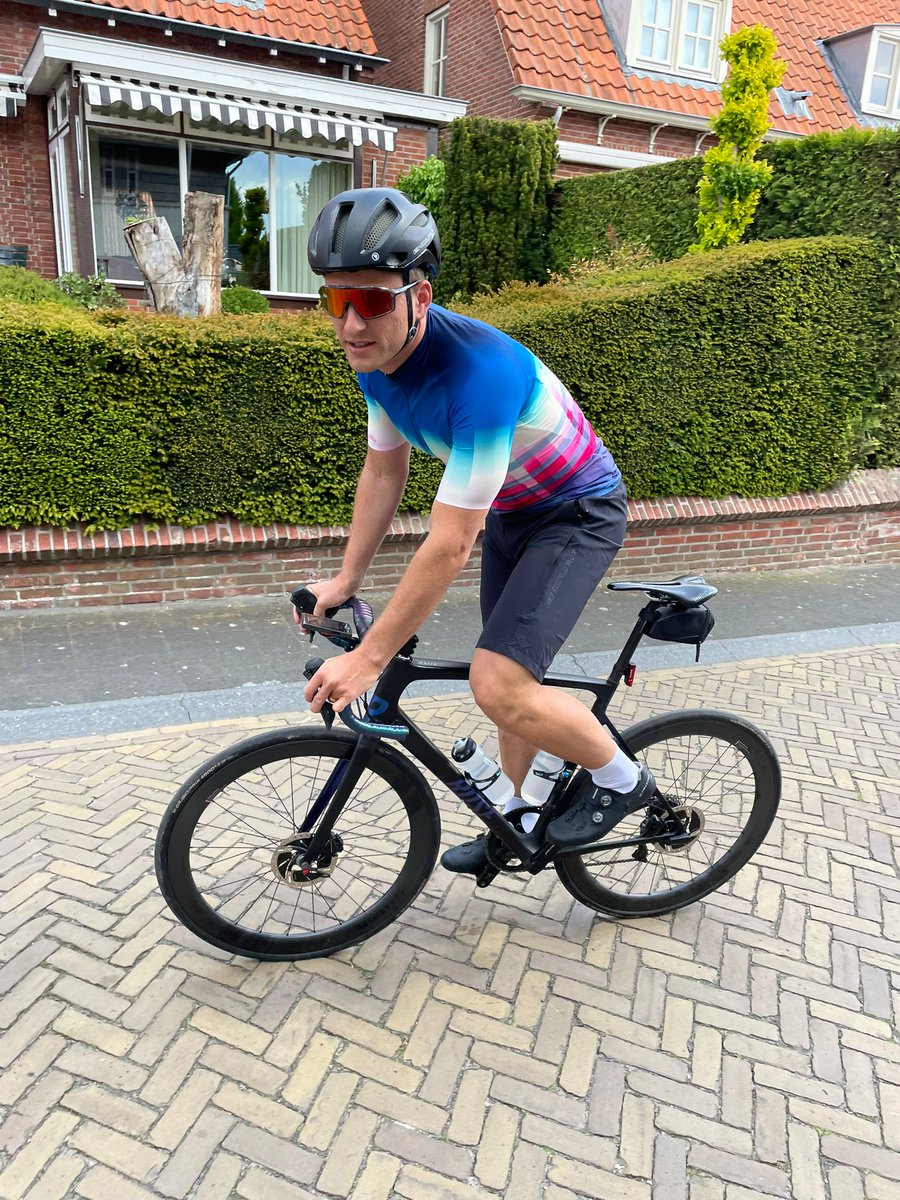 HAPPY GLOBAL BAGGIES DAY! Focus on the important things in life - worrying about baggies on a road bike isn't one of them! Be happy and optimistic! Always! Thanks to <a href="/endura/">John Peters</a> for this campaign &amp; reminder! #globalbaggiesday