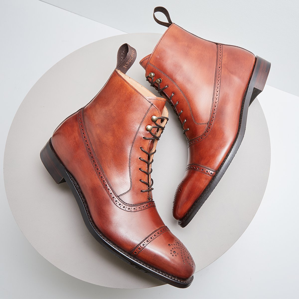 cheaneyshoes's tweet photo. Winchester &amp; Bury in Dark leaf is one of the richest shades of colour we offer!  The vibrant colour is created by hand through a keen eye using the process known as burnishing. #cheaneyshoes #goodyearwelted #SS22 #sustainable #madeinengland https://t.co/VGkJbCDYs2