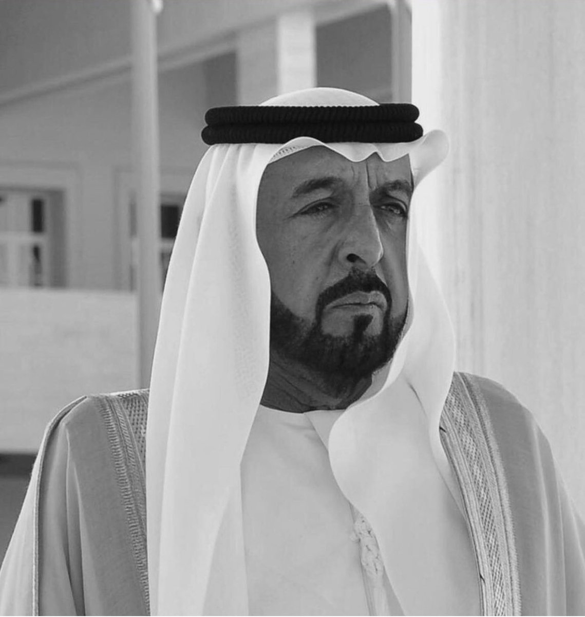 s__scr7's tweet photo. عاش بهدوء ورحل بهدوء رب ارزقه الفردوس الاعلى من الجنة من غير حساب ولاسابق عذاب
اللهم انا نشهدك انه كان خير حاكم وحكم وعدل فجازه عنا خير الجزاء
عظم الله أجرنا واجر حكام الامارات وشعب الامارات ومن يحب الامارات
في هذا المصاب الجلل
انا لله وانا اليه راجعون https://t.co/kl5Z4fZb41
