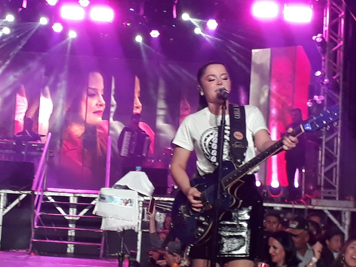 lay_peral's tweet photo. @Maraisa que show foi esse ontem em, obg por nos fazer tão felizes amamos vocês 😍😍😍😍já queremos o proximo❤. https://t.co/8JIQQsOKrO