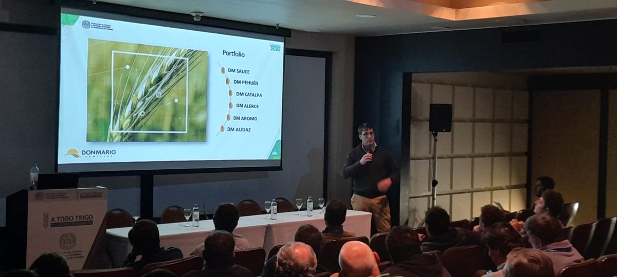 DONMARIOoficial's tweet photo. Presentación del portfolio de #TrigoDM en #ATodoTrigo
#DMAromo como novedad del portfolio 2022.
Mirá las variedades en el siguiente link: https://t.co/npFzS4hrS9 https://t.co/8JEazJWhet