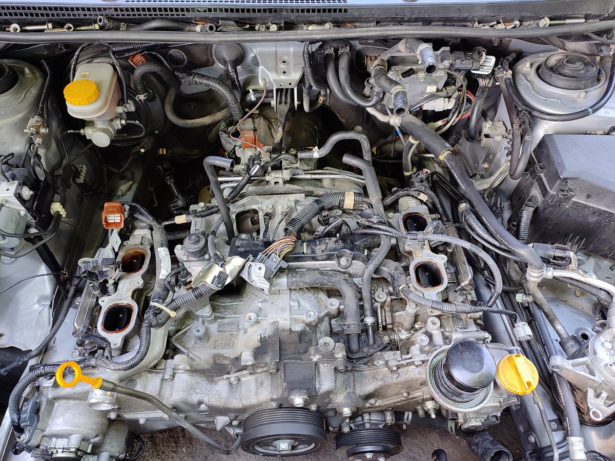 Dre_AMRS's tweet photo. Subaru engine problems 101 
#SUBARU #subaruimpreza #impreza #subie #job #working #jamaica https://t.co/mijFq3Ofjr