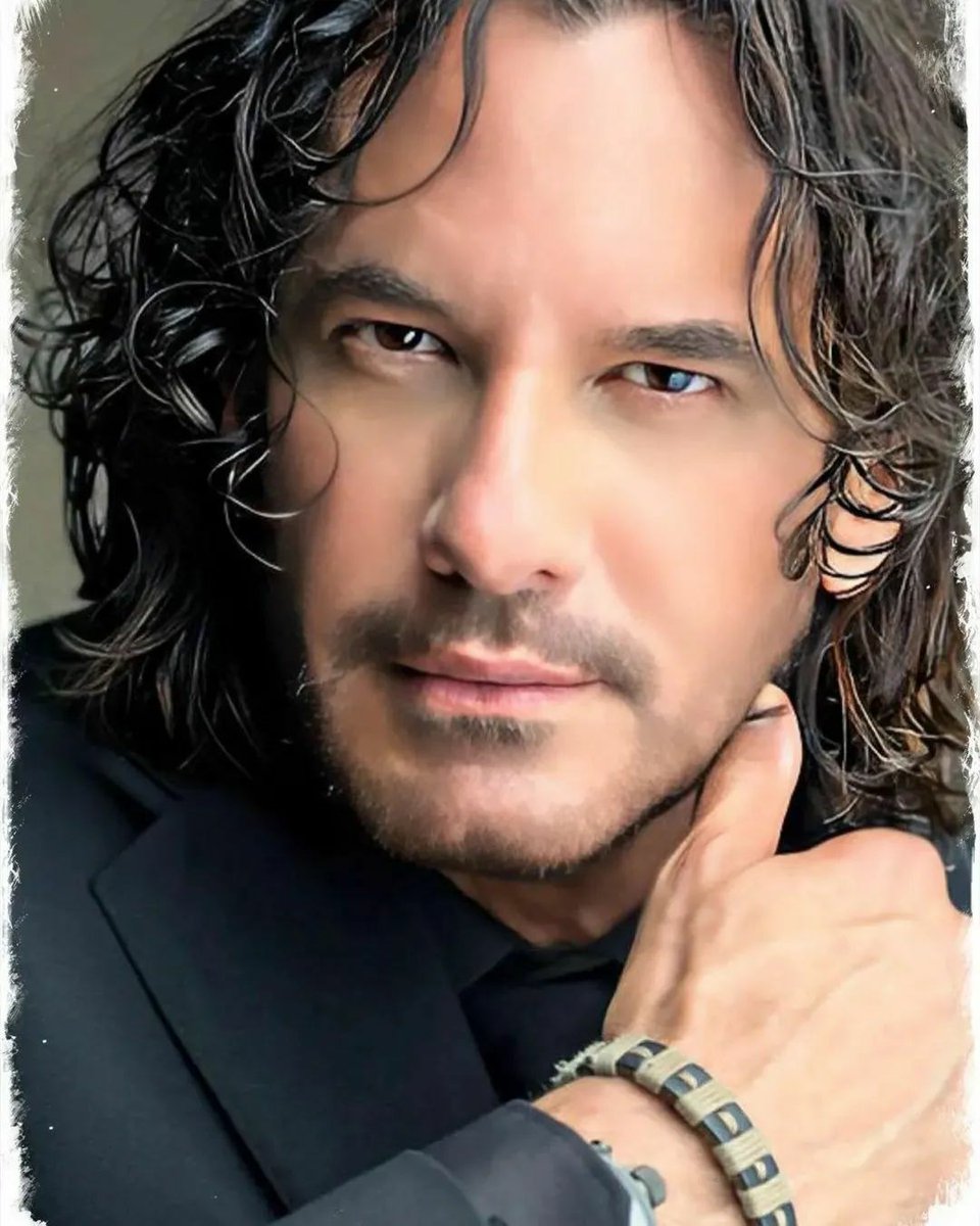 carmennalejos's tweet photo. @mariocimarro ..
*Poesia es poder mirarte y
que tus ojos toquen mi inspiración
¡¡Feliz Viernes!!😉
Que tengas un dia fantástico!!😊
Te Quiero infinito y mucho ➕💞💗
Besitos 💋 💋 💋 Guapísimo 😍
#Abrazotes 🤗 🤗
#mariocimarro ⚘ https://t.co/mQ8aRlhXu1