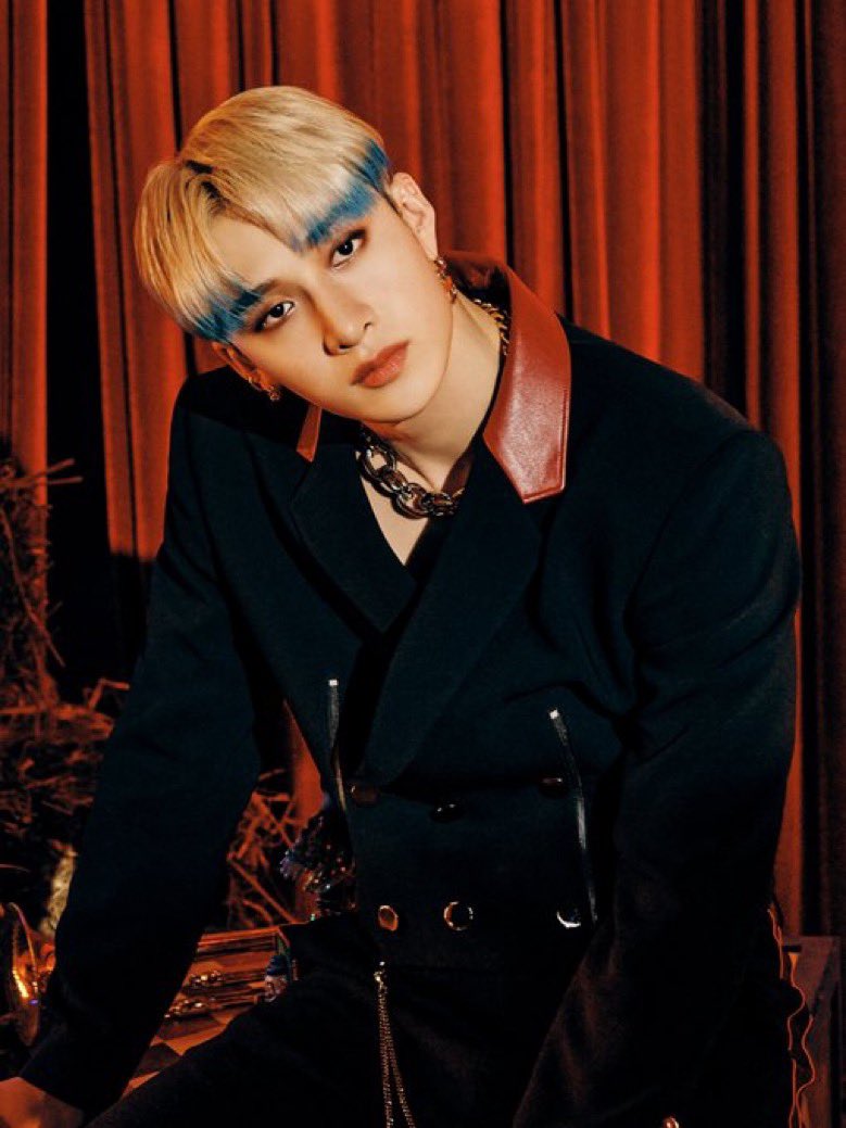 Turn into the greatest son of Hestia with blonde hair and little touch of sapphire blue, in the count of one finger snap. Black and red in the serene of curtain blessed by her flame, I came up, for the solo teaser of Stray Kids 2nd Japan Mini album.