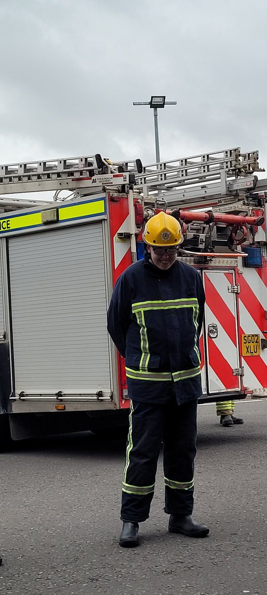 FlumpsF's tweet photo. erra @weebarra10 being a trainee firefighter
#Firereach https://t.co/qlroVp9bPt