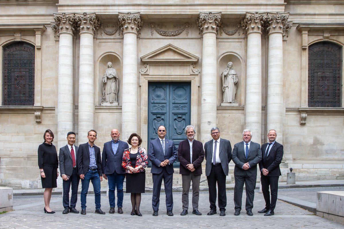 JLucDumas's tweet photo. Première réunion du Conseil des réseaux de l'@auf_org le 5 mai dernier pour participer avec la Conférence internationale des doyens et facultés de médecine #CIDMEF aux orientations stratégiques de la #Francophoniescientifique @ConfDoyensMed @FranceUniv https://t.co/ibBKO15Eot