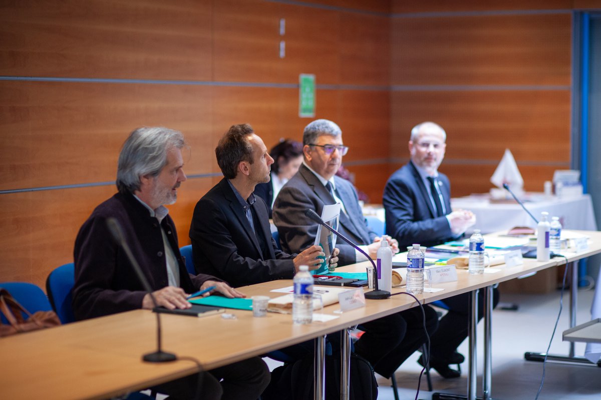 JLucDumas's tweet photo. Première réunion du Conseil des réseaux de l'@auf_org le 5 mai dernier pour participer avec la Conférence internationale des doyens et facultés de médecine #CIDMEF aux orientations stratégiques de la #Francophoniescientifique @ConfDoyensMed @FranceUniv https://t.co/ibBKO15Eot