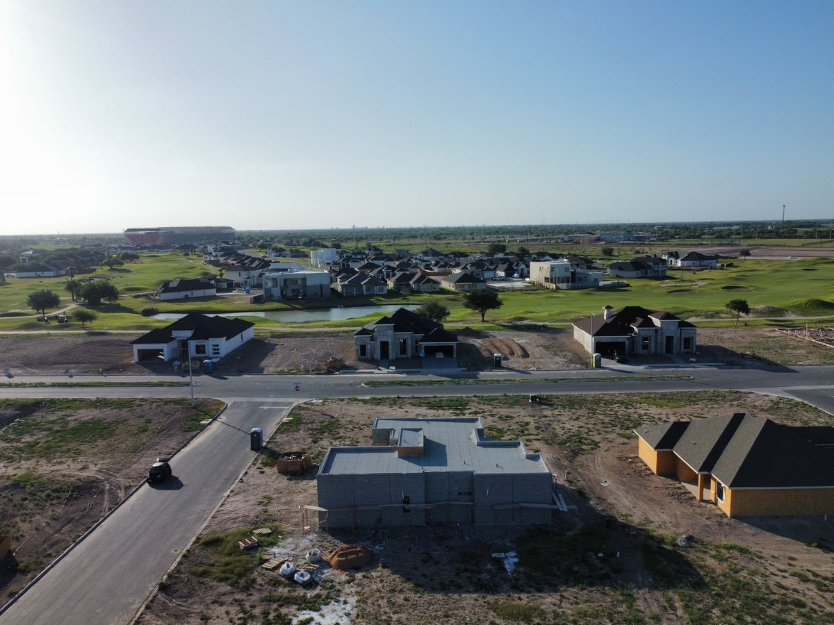 ericsellsrgv's tweet photo. Edinburg is growing and growing. So much new development. https://t.co/WDHbVHkxiU
