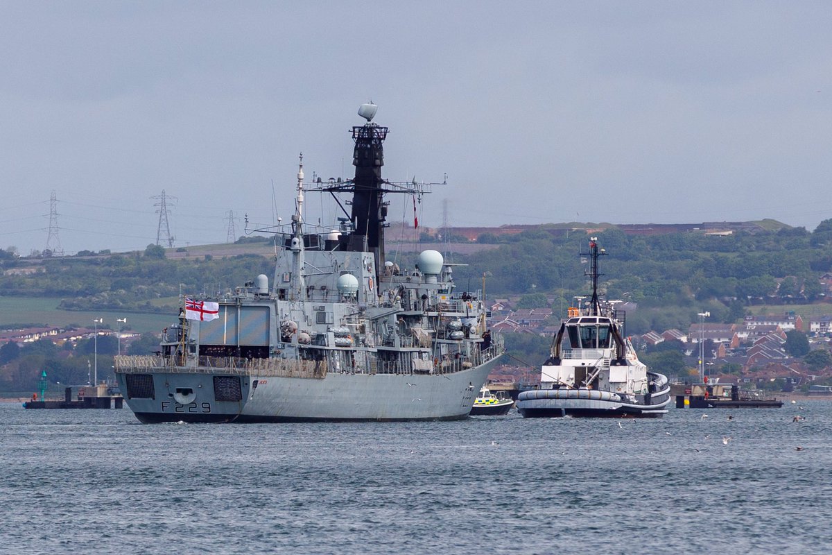 WarshipCam's tweet photo. HMS Lancaster (F229) Duke-class frigate coming into Portsmouth, England - May 13, 2022 #hmslancaster #f229
* photo courtesy of @portsmouthboats https://t.co/l1RMOqjjqr