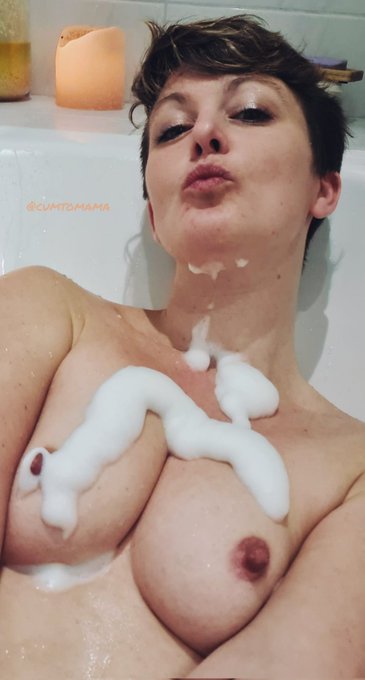 Were you curious about what I look like? #mommy is hot! 🔥 #milf @Hawker881_Promo @Booty_Kingdom_ @AllKindsOfWomen<a href="/tag/mommy"class="tags">#mommy</a><a href="/tag/milf"class="tags"><span>#milf</span></a>