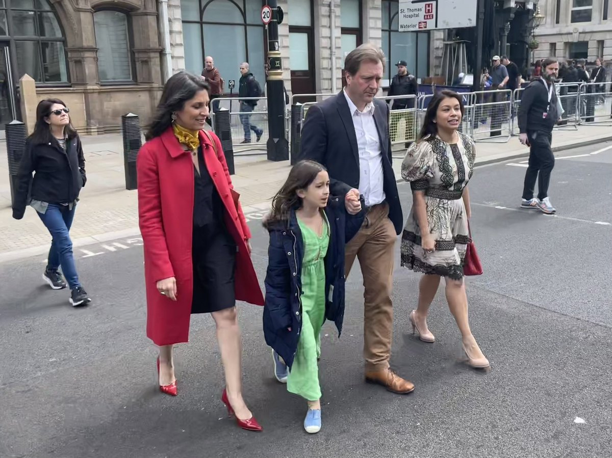 TulipSiddiq's tweet photo. I am pleased to be joining my constituent Nazanin Zaghari-Ratcliffe and her family for a meeting with the Prime Minister at Number 10 today.

We will be urging him to use his influence to secure the release of other British citizens still held hostage in Iran. #NazaninIsFree https://t.co/DsFCK9vOq9