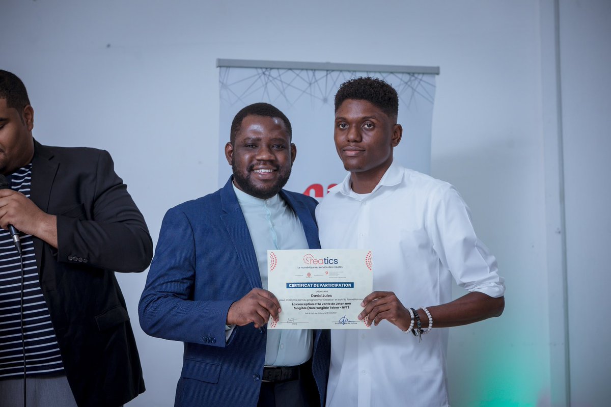 marcalainb's tweet photo. Kisa ki kenbe ou motive menm la sa difisil? Se enpak wap fè nan lavi moun!
Foto saa yo (reyakson yon jenn lè nou anonse ke li pral rantre nan enkibatè @banjHT lan) vo plis ke tout sa ki taka vle dekouraje nou!
Bienvenue à Banj Labs CopArt et BitArt! À bientôt ⭐️👏🏾! #Creatics https://t.co/sKgUx9efzK