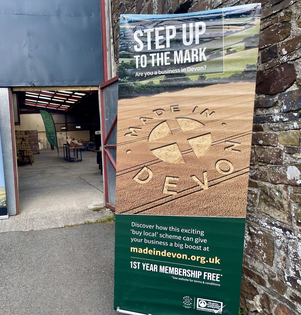 RH_Advertising's tweet photo. Thank you @MadeinDevon2 and @TheDevonHampers for organising/hosting the first Made in Devon networking event yesterday. A fab way to showcase some great Devon success stories. #loveToShopLocal https://t.co/Tx9XBDzTRu