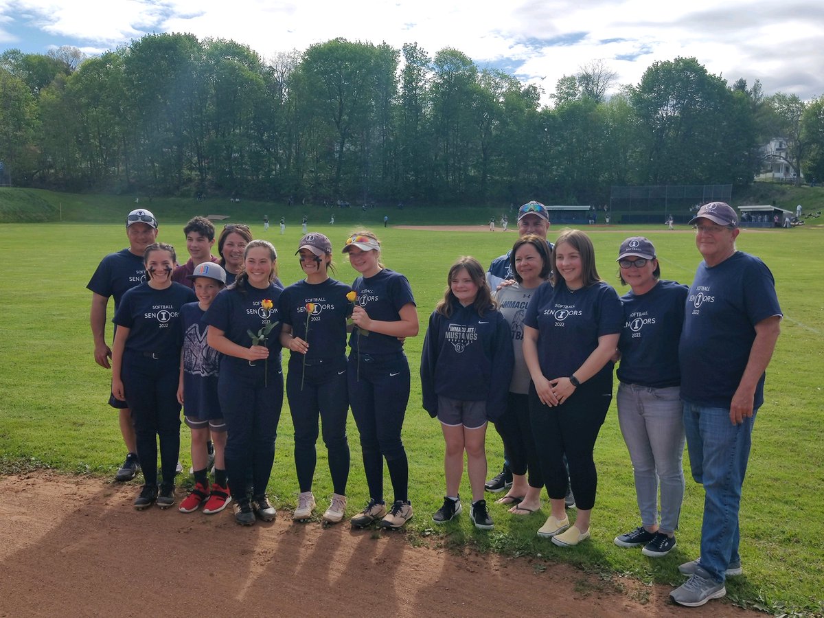 Ihsmustangs's tweet photo. Congratulations to girls Softball and their families who celebrated their Senior Night this week. 🥎

Shout out to:
#8 - Sara MacKinnon
#9 - Audrey Quish
#27 - Emily Rerick

Great job ladies and best of luck on your future!

#IHSMustangs #IHSsoftball #MustangPride https://t.co/lehJFMGw3v