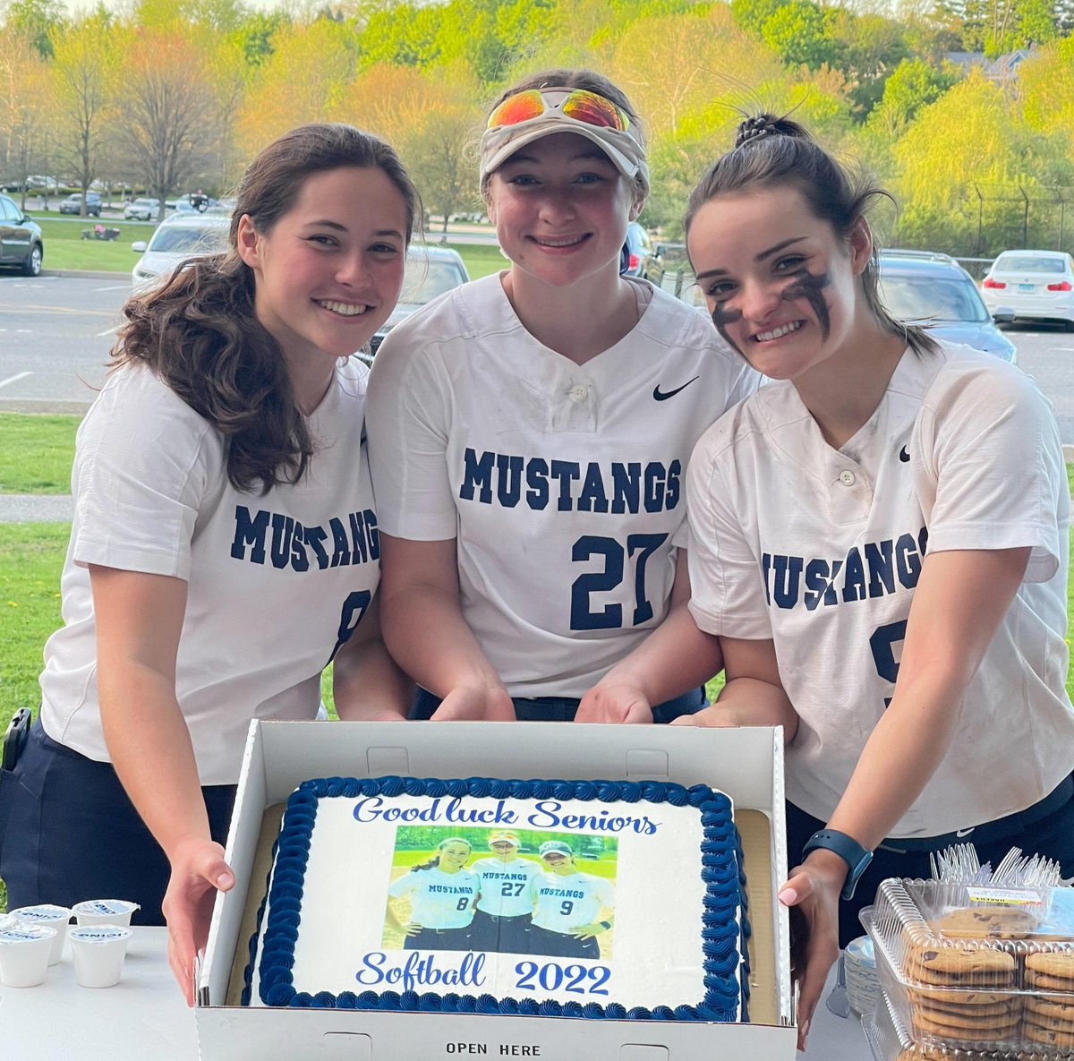 Ihsmustangs's tweet photo. Congratulations to girls Softball and their families who celebrated their Senior Night this week. 🥎

Shout out to:
#8 - Sara MacKinnon
#9 - Audrey Quish
#27 - Emily Rerick

Great job ladies and best of luck on your future!

#IHSMustangs #IHSsoftball #MustangPride https://t.co/lehJFMGw3v