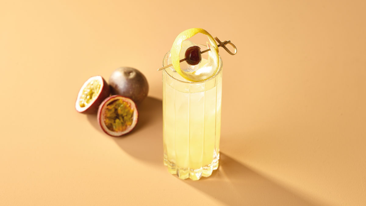 Explore quality cocktail #recipes including The Saturn <a href="/Monin_UK/">MONIN UK</a> 

Combine 50ml Dry Gin⁣, 7.5ml Falernum syrup⁣, 10ml Passion Fruit syrup⁣, 7.5ml Almond syrup⁣ and 25ml lemon juice⁣, shake and strain over ice and garnish with cherry and lemon.

monin.com/uk/recipes-and…