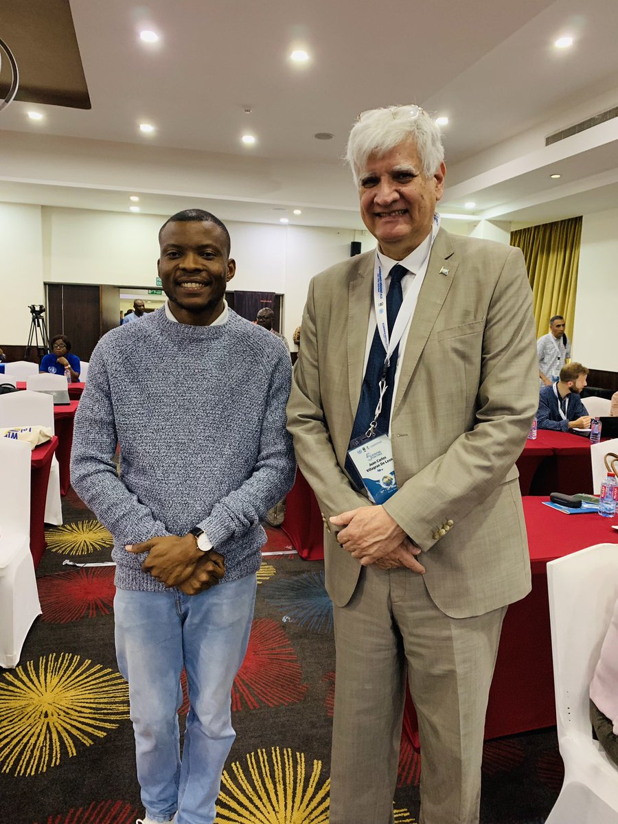 T_Ogunwumi's tweet image. With the Head of @UN_SPIDER Bonn Office - Juan-Carlos VILLAGRAN DE LEON. He was very happy to hear that I am a current masters student of Environmental Risks at the @UNUEHS . 
#Ghana #Spacebased #Waterresoure #Conference @UNOOSA @UNOSAT