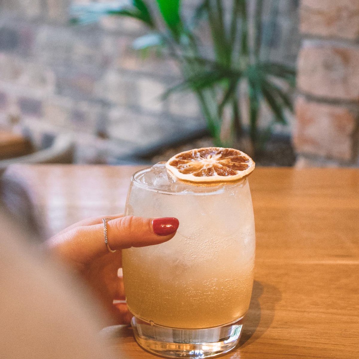AngelsShareEdin's tweet photo. Top Hat Johnnie 🎩🍋

In honour of #WorldCocktailDay and #WorldWhiskyDay created a delicious blend of zesty lemon and @johnniewalker Black Label to serve you a refreshing whisky cocktail this weekend! 😍

#angelsshare #Edinburgh #whiskycocktail #WhatsOnEdinburgh https://t.co/tjSEMSW9M9