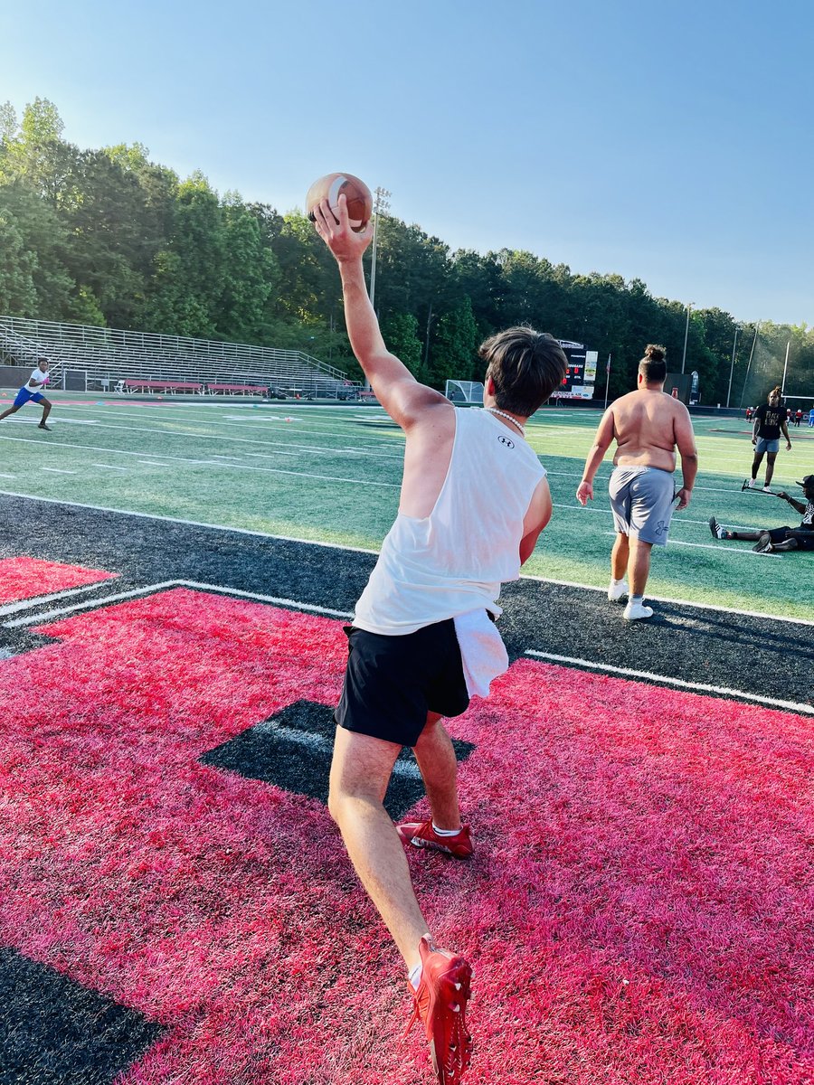 High_er_up's tweet photo. QB @HerreraJake7 C/O 23 getting some work in with OL @AidenNunn1 C/O 23 & @WideoutVille @LeagueLevel
#LeagueLevel #Recruit #Camp #Workout #Touchdown #Passer #Snapper #QB #OLine #Prospect #SpringGame #Georgia https://t.co/ppQx3nwMPW