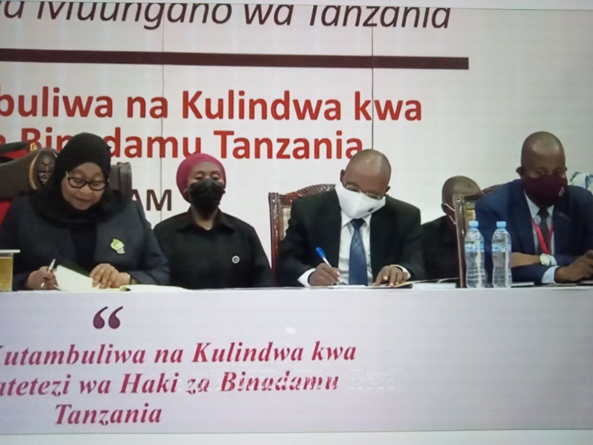 KumbushoDawson's tweet photo. ''Katika nchi yeyote ile mtetezi wa wa kwanza wa haki za binadamu ni Rais wa nchi''- @OlengurumwaO #AdecadeofTHRDC #10yrsofTHRDC https://t.co/Iz3cV1dTbM