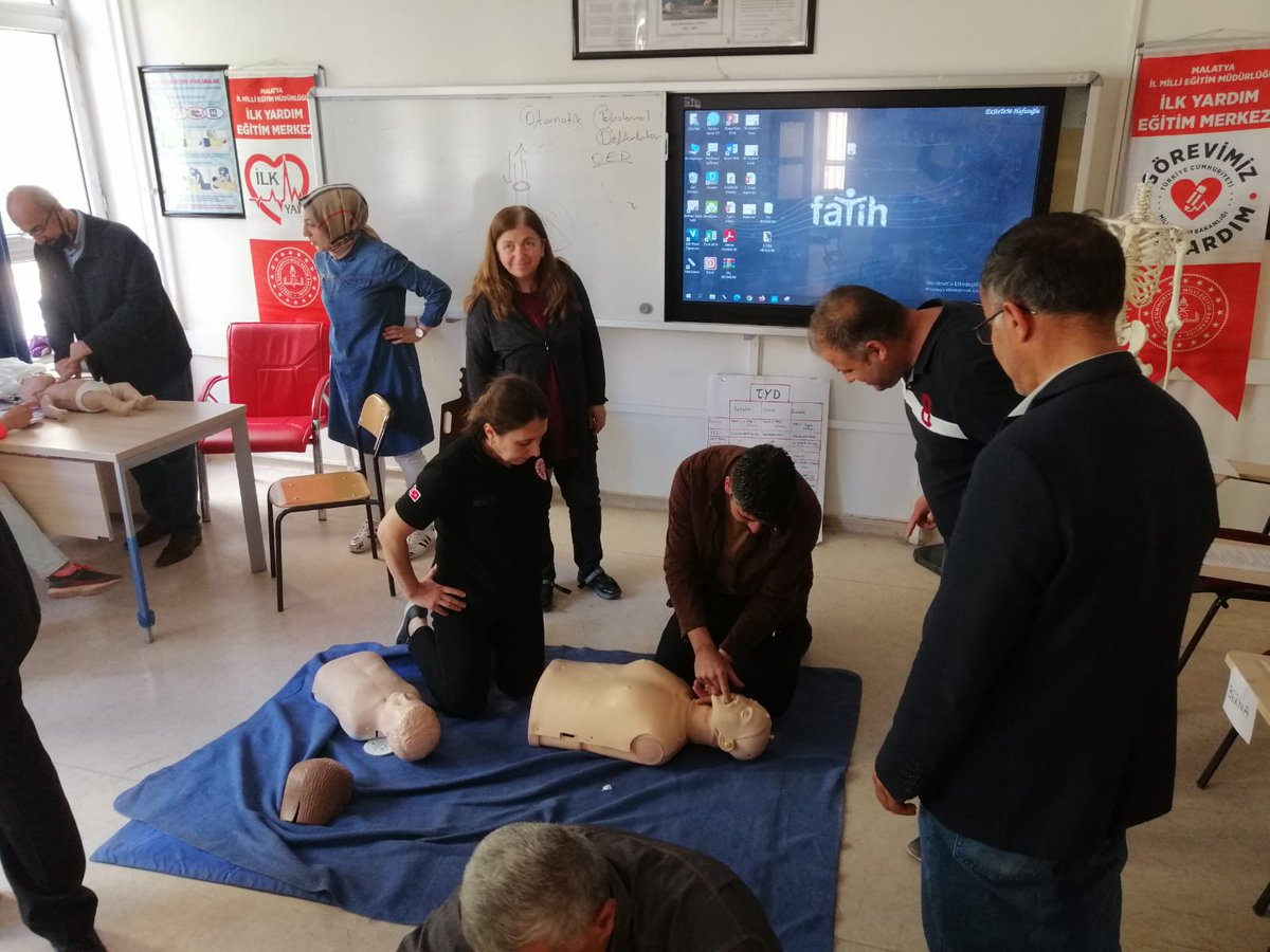 Malatya da 10 bin okul projesi  ilkyardımcı öğretmen hedefine adım adım yaklaşıyoruz. Eğitmenlerimize özverileri için ve kursiyerlerimize ilgileri için teşekkür ederiz.<a href="/ozkan_meb/">Özkan AVCI</a> <a href="/MalatyaMem/">MALATYA İL MİLLİ EĞİTİM MÜDÜRLÜĞÜ</a> <a href="/behcet_bakir/">behçet bakır 🇹🇷</a>
<a href="/muratsaribas1/">Murat SARIBAŞ</a>
<a href="/ilkyardim44/">İlkYardım44</a>